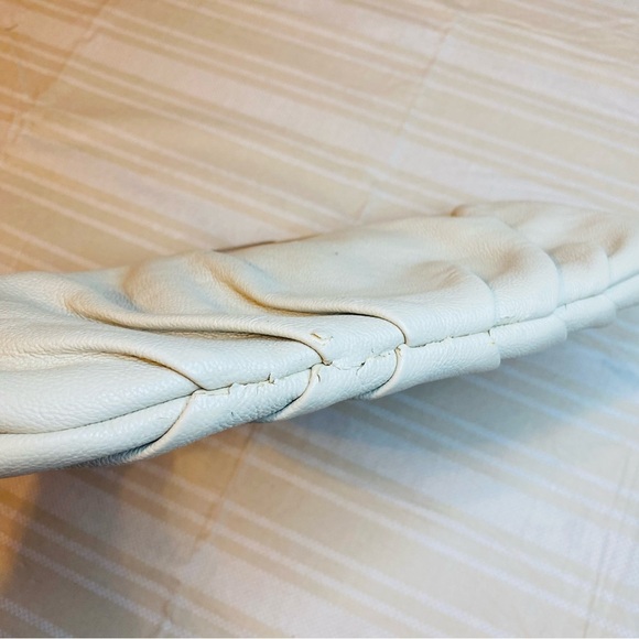 Aldo Cream Clutch with Tortoise Shell and wooden closure Detail - Picture 6 of 7